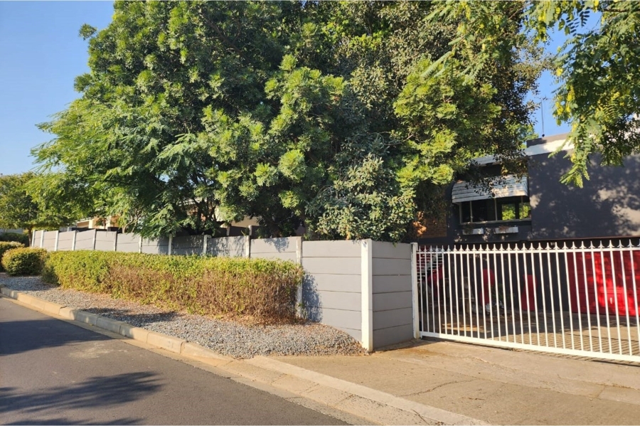 4 Bedroom Property for Sale in Bergzicht Western Cape